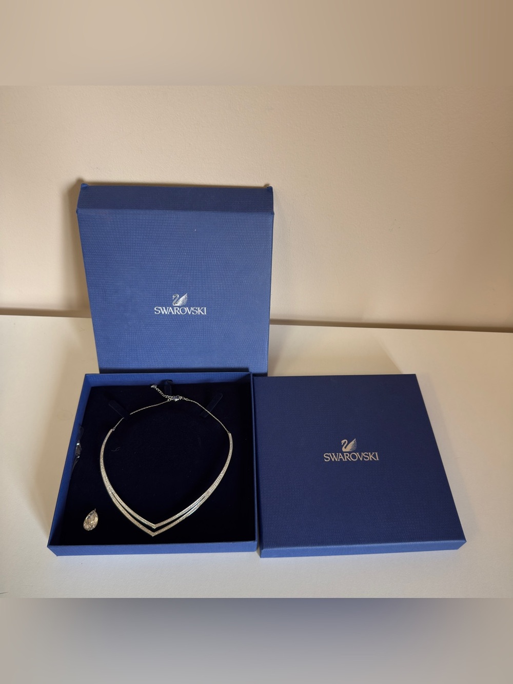 Swarovski 5182106 v necklace